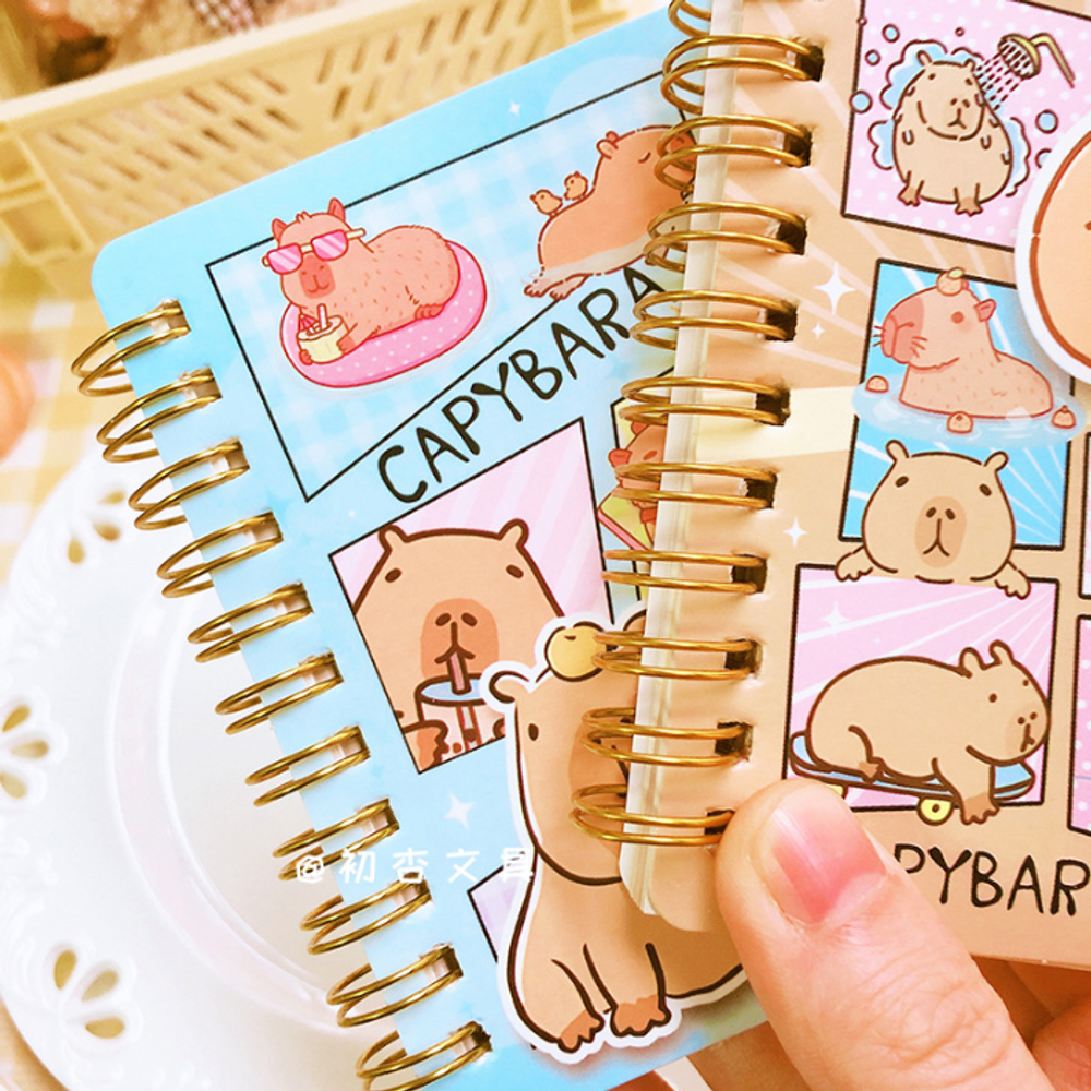 Блокнот для заметок "Cute Capybara Family"