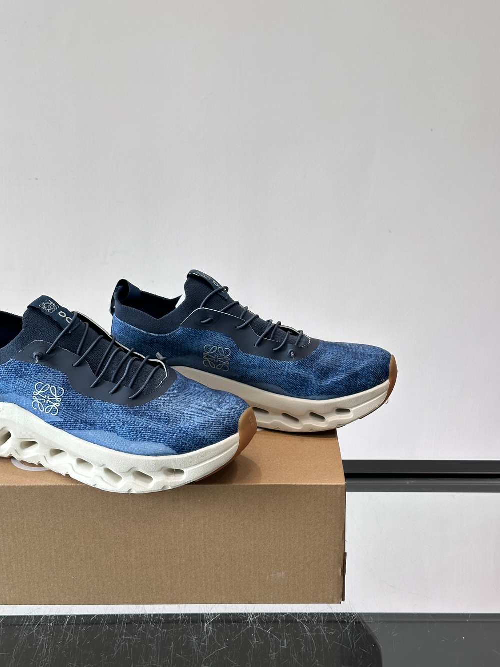 Кроссовки On Running x Loewe Cloudsolo