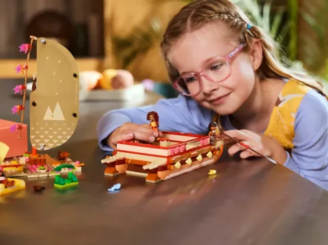 Конструктор LEGO Disney 43270 Каноэ с приключениями Моаны