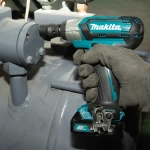 Аккумуляторный ударный гайковерт Makita TW141DZ