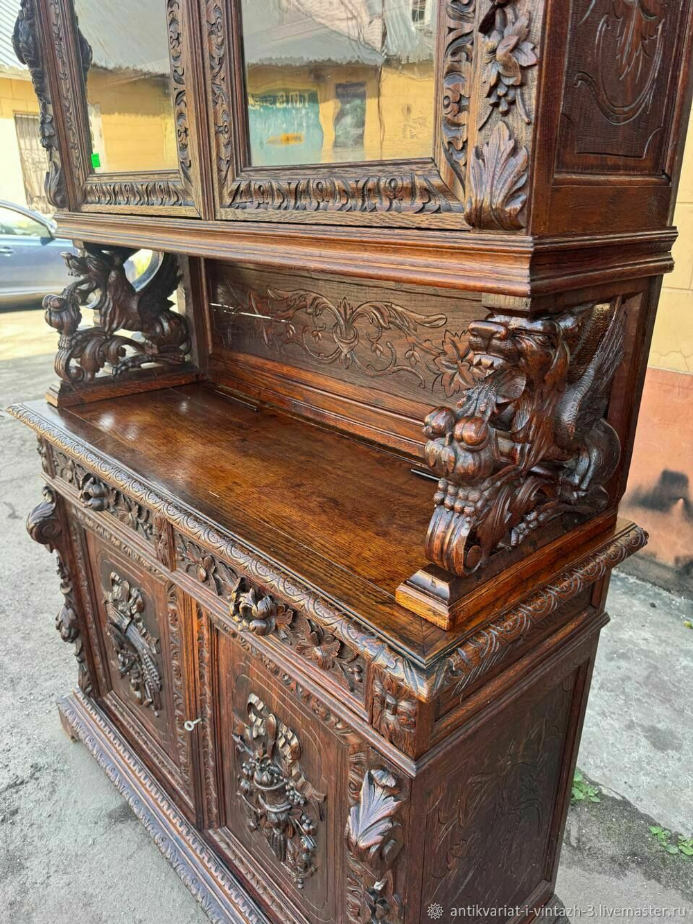 Старинный буфет