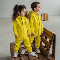 Комбинезон с капюшоном и карманами "Лимон" утепленный