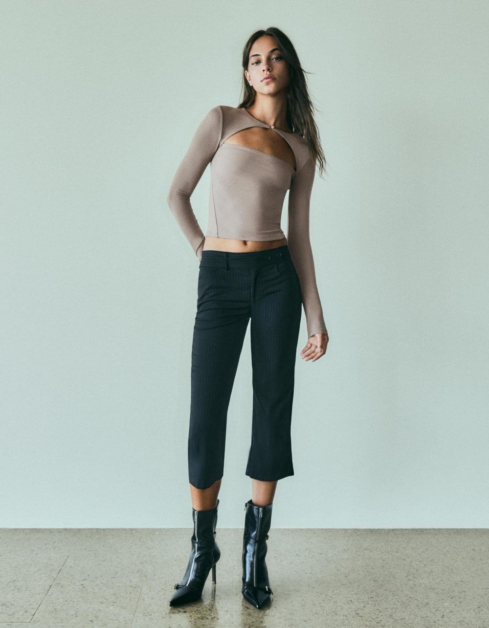 Женский лонгслив с вырезами - BERSHKA
