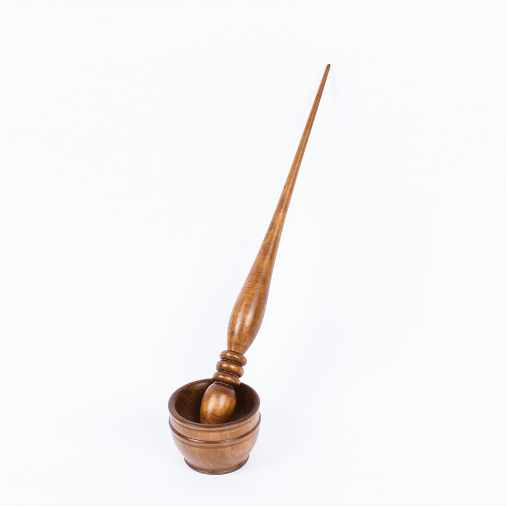 Деревянное опорное веретено с основанием для прядения из древесины сосны. B8