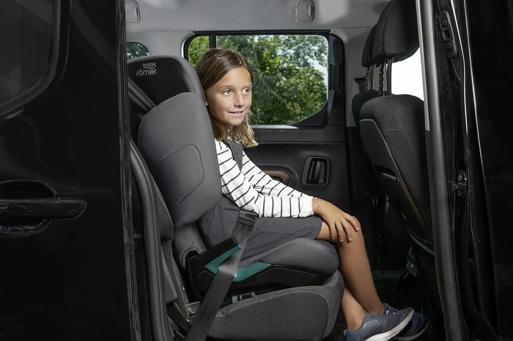 Автокресло 2/3 Britax Roemer Discovery Plus 2 Midnight Grey, от 3,5 до 12 лет ,15-36 кг (100 - 150 см)