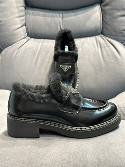 Лоферы Prada