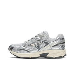 alt="Mizuno Speed 2K White Silver вид сбоку на белом фоне"