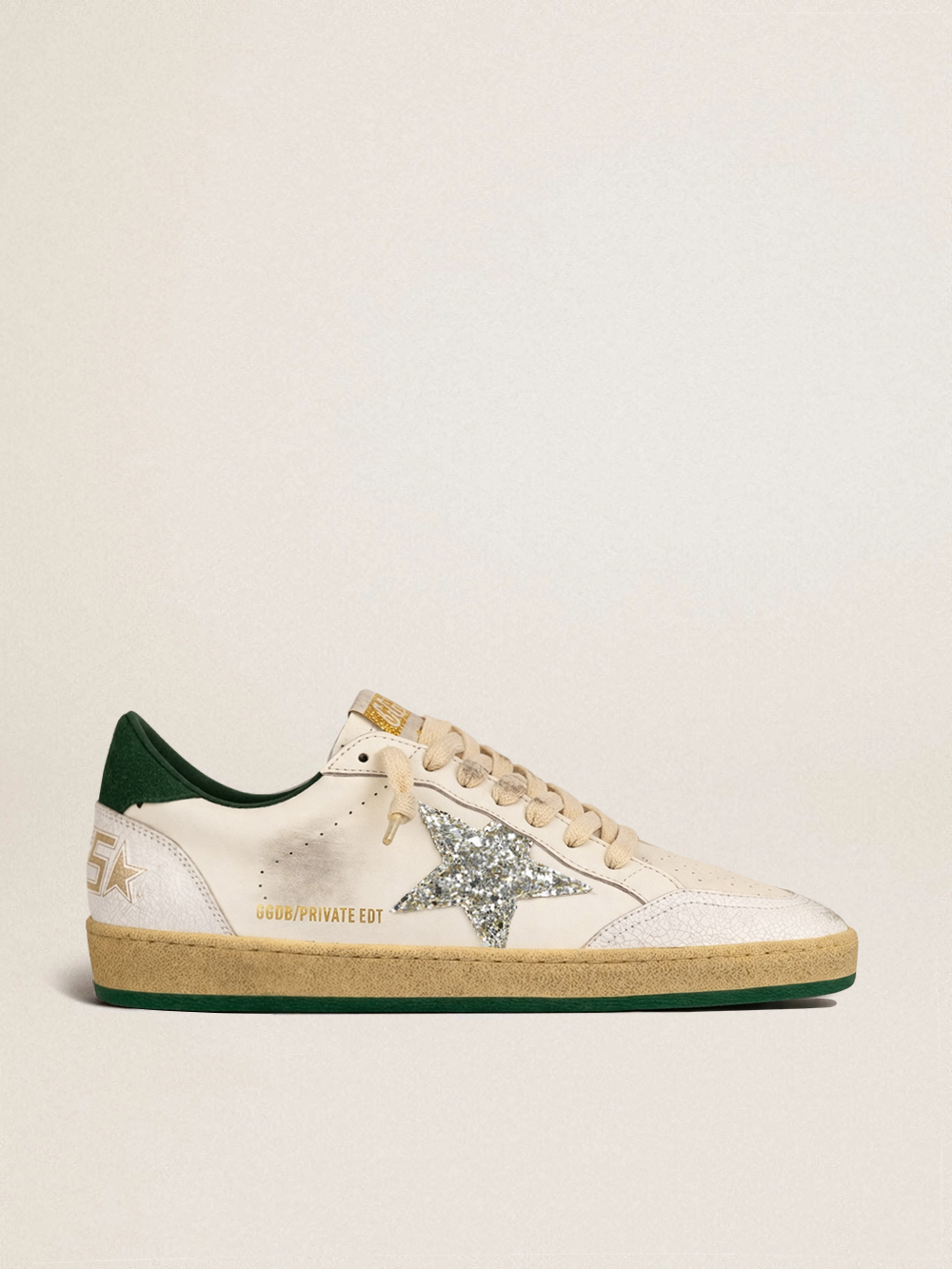 Ball Star in white leather with gold glitter star and forest-green heel tab