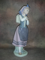 Статуэтка. Фарфор. Девушка с корзиной цветов. Lladro. Испания
