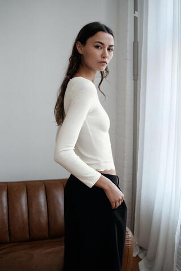 ZARA ТОП С КРУЖЕВНЫМ ВЫРЕЗОМ ЛОДОЧКОЙ, ЭКРЮ