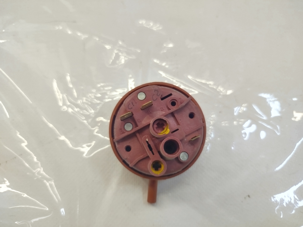 511 Датчик уровня воды (Прессостат) для посудомоечной машины Electrolux, Zanussi 505AG402 89-50 б/у