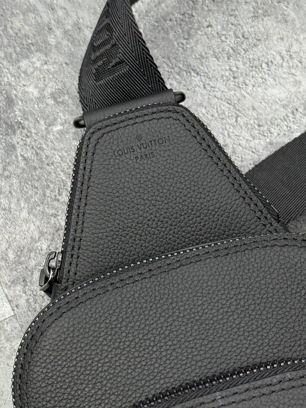 Нагрудная сумка-слинг Louis Vuitton Avenue