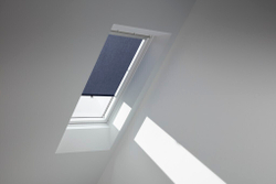 Рулонная штора на крючках VELUX RHL 114х140 синяя