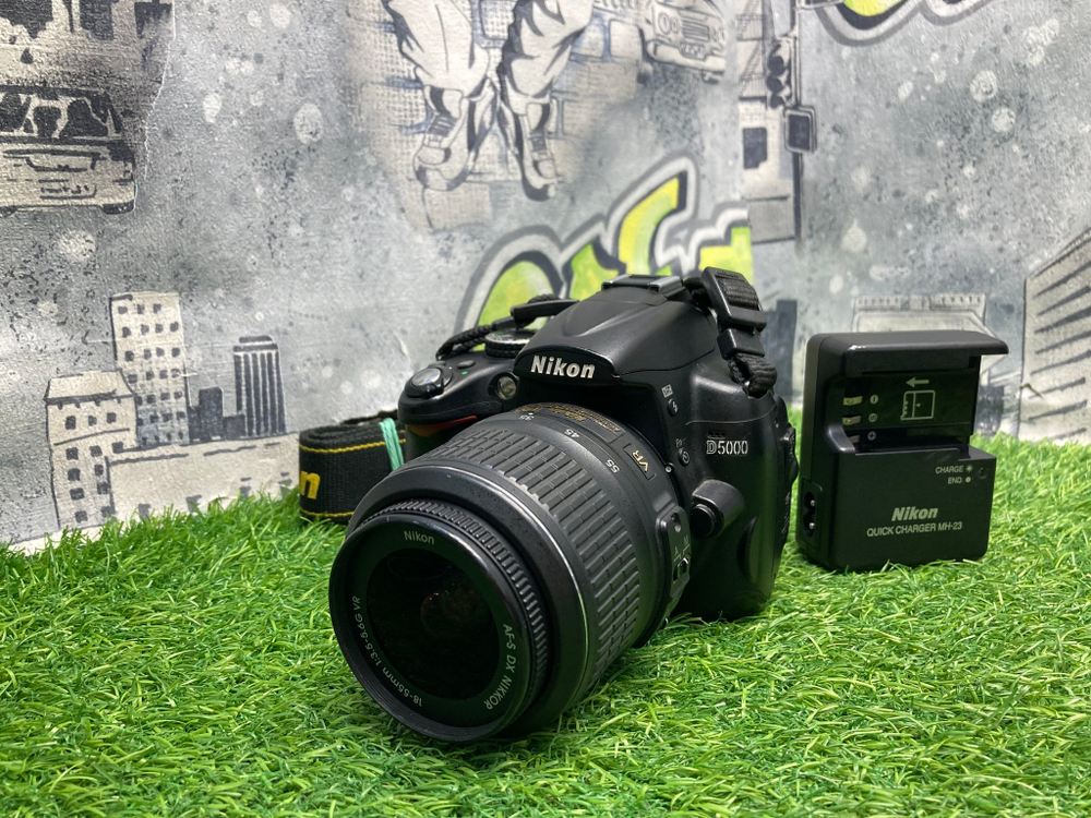 Nikon D5000 Kit 18-55mm 3.5-5.6G VR 11.000 кадров