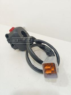 37200-28K00-00. SWITCH ASSY, HANDLE RH (with hazard)
