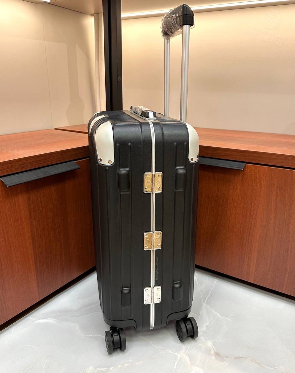 Чемодан Rimowa Hybrid