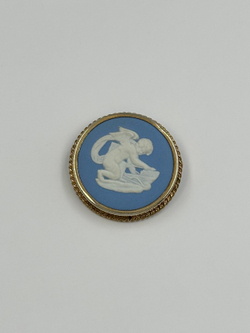 Брошь Wedgwood голубая