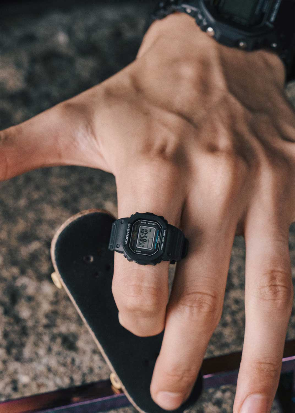 Часы Casio DWN-5600-1