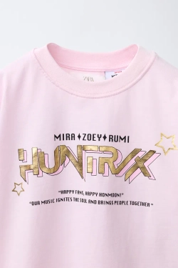 ZARA ФУТБОЛКА KPOP DEMON HUNTERS™ NETFLIX ©, РОЗОВЫЙ