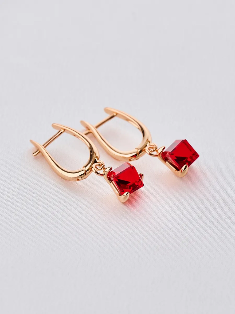 Серьги-подвески Миражи с красным кубиком Swarovski