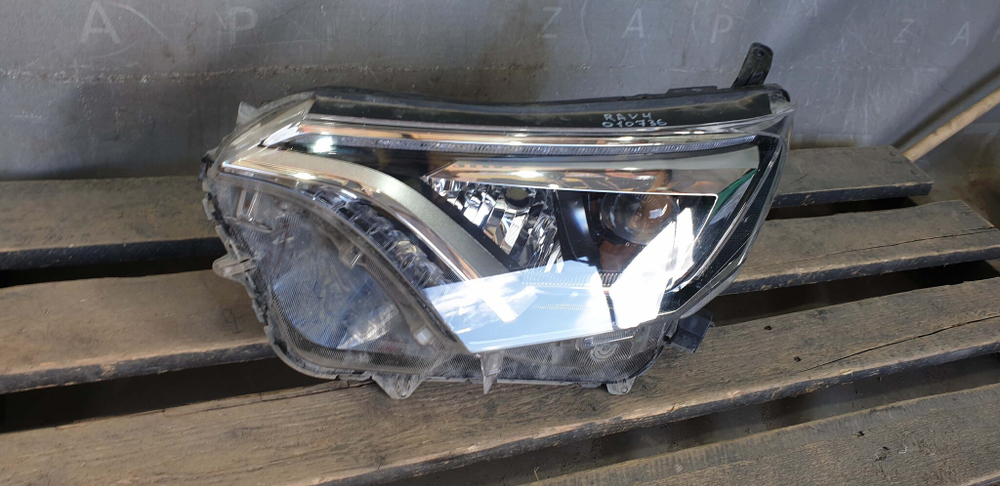 Фара левая LED Toyota RAV4 IV (XA40) 15-19 Б/У Оригинал 8118542680