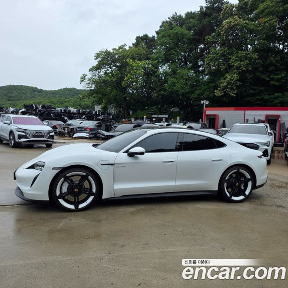 Porsche Taycan Base — 2022