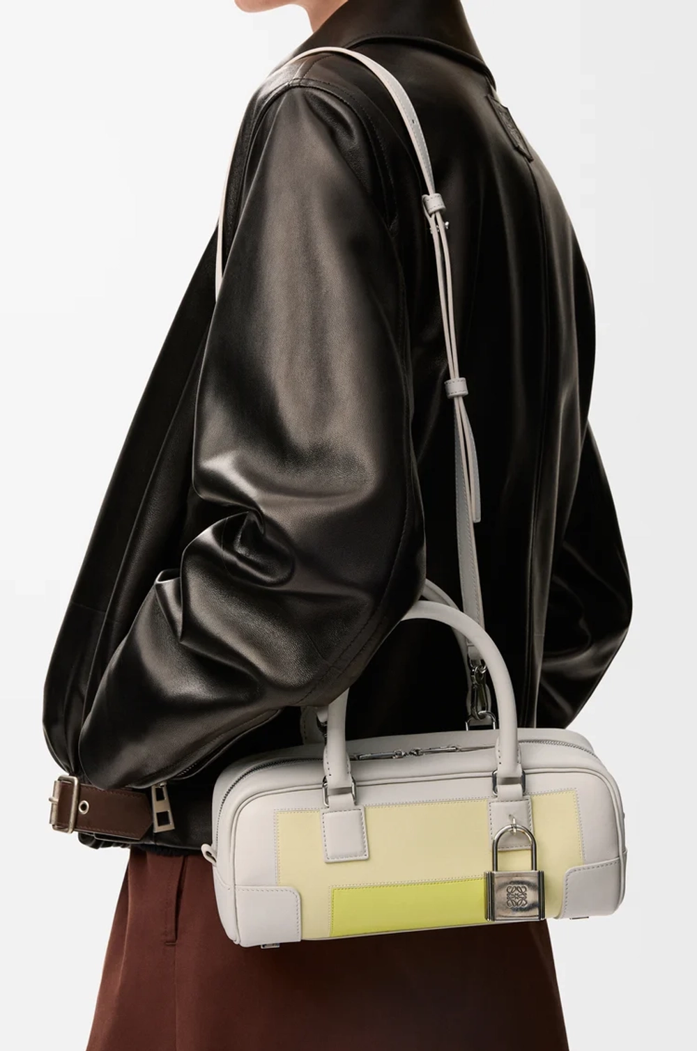 Loewe Укороченная сумка Amazona 23 из телячьей кожи наппа, серый/желтый