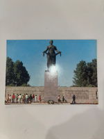 Открытка "Ленинград. Пискарёвское кладбище. Скульптура Родина-мать"