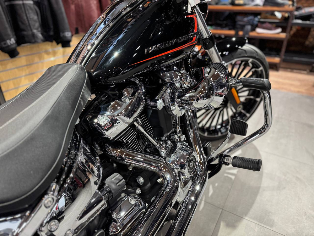 Harley-Davidson BREAKOUT 117 Vivid Black 2023мг