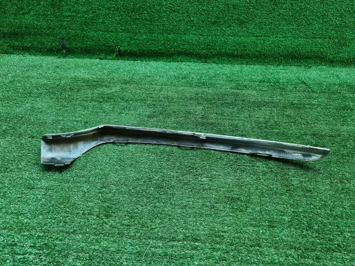 Молдинг бампера LH Mercedes C w205 (14-18) AMG