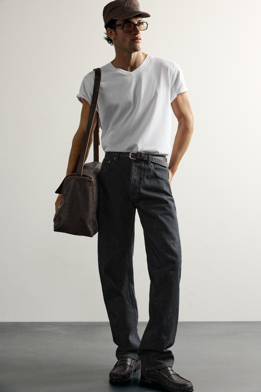 ФУТБОЛКА RELAXED FIT С V-ОБРАЗНЫМ ВЫРЕЗОМ — ZARA