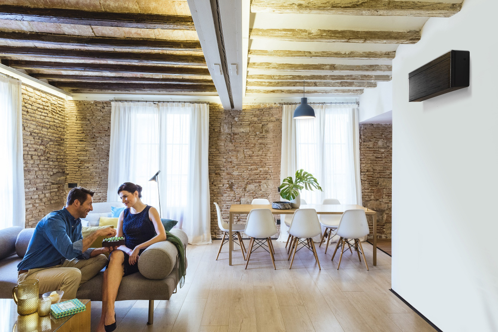 Кондиционер Daikin Stylish FTXA50BT/RXA50A Inverter. Цвет: Панель цвета чёрного дерева, корпус чёрный