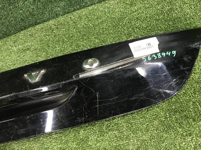Накладка крышки багажника Volvo V40 2 (2012-2019)