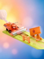 Трек Disney Cars Побег Фрэнка и гонки с трюками HRX48