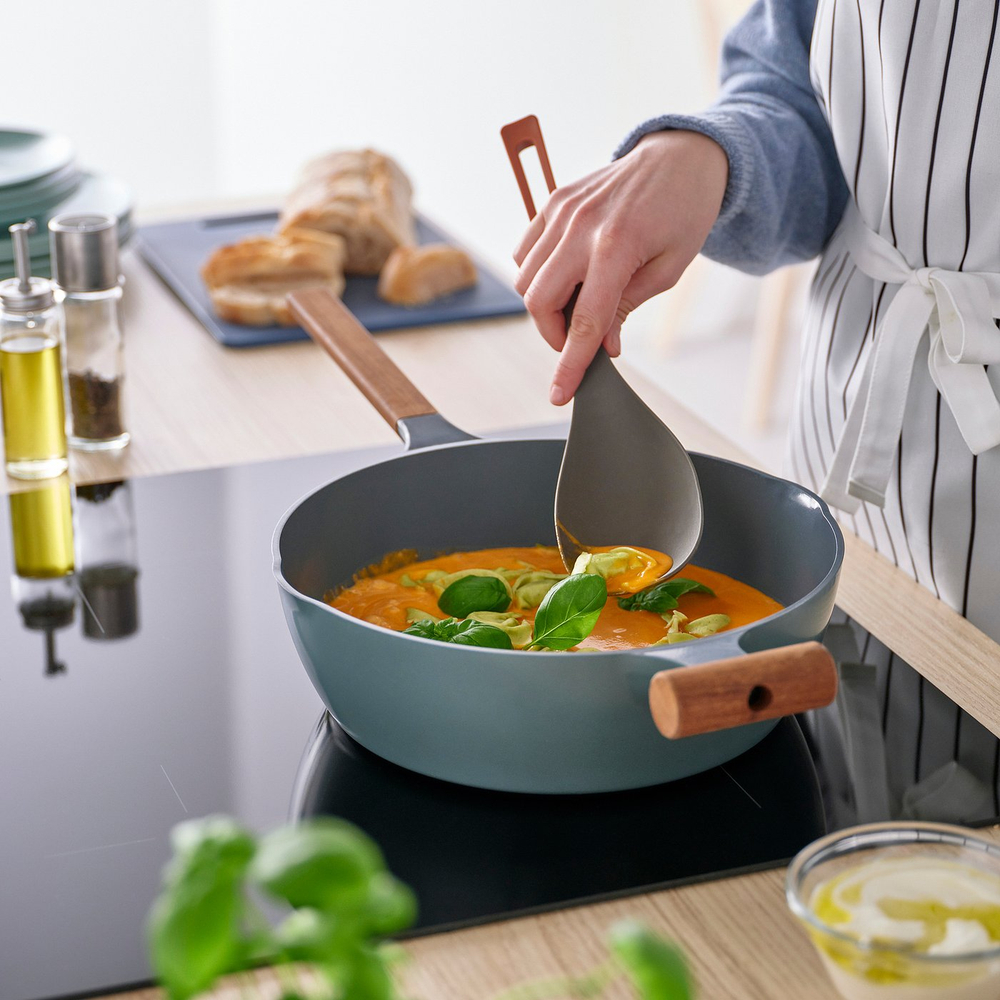 IKEA KNORRHANE  (ИКЕА КНОРРХАНЕ)  -  Глубокая ложка для готовки - тёмно-серо-коричневый/красно-коричневый 31 см