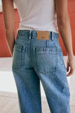 ДЖИНСЫ Z1975 BARREL — ZARA