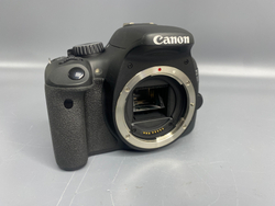Canon EOS 550D Kit 18-55mm 3.5-5.6 IS 900 кадров