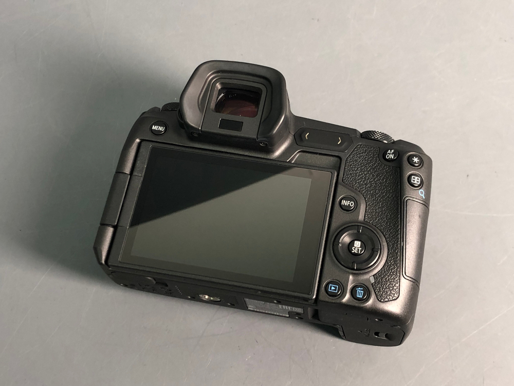 Canon EOS R