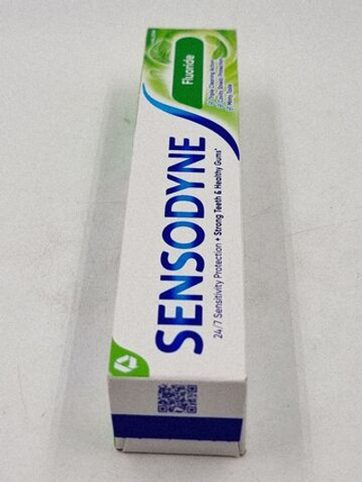 Зубная паста Sensodyne Fluoride для чувствительных зубов с фтором (1450 ppm), 75 мл