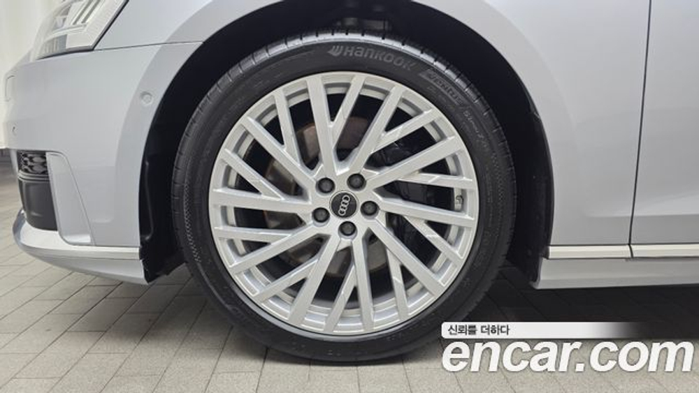 Audi A8 55 TFSI Quattro LWB — 2021