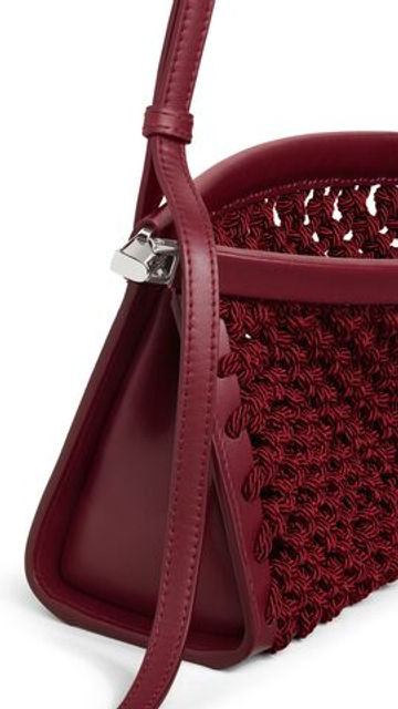 ALAÏA МАЛЕНЬКАЯ СУМКА LE CLICK EAST WEST ИЗ НАТУРАЛЬНОЙ КОЖИ И ВИСКОЗЫ, БОРДОВЫЙ