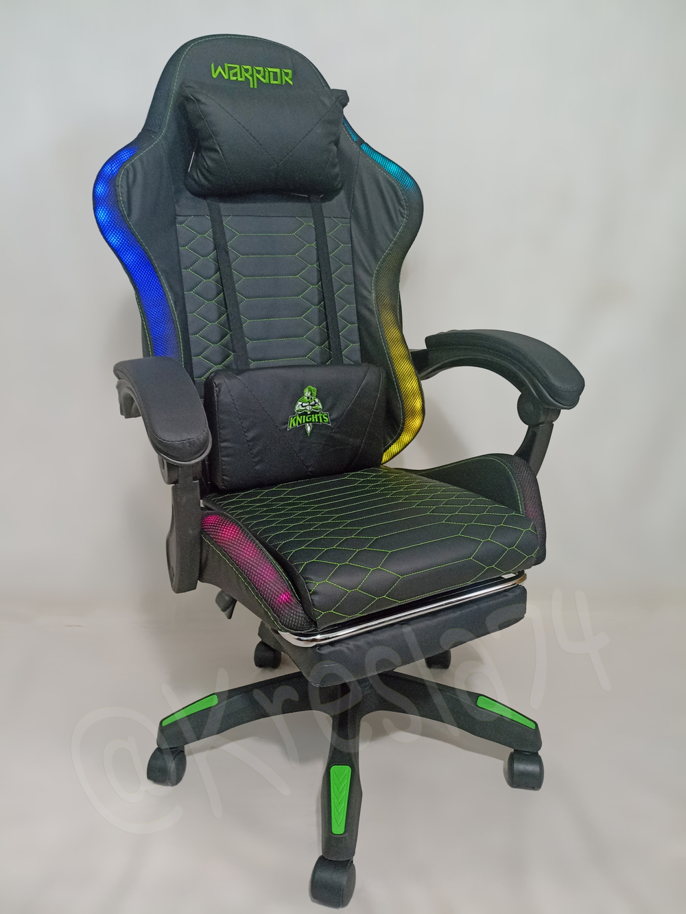 Геймерское кресло с RGB подсветкой