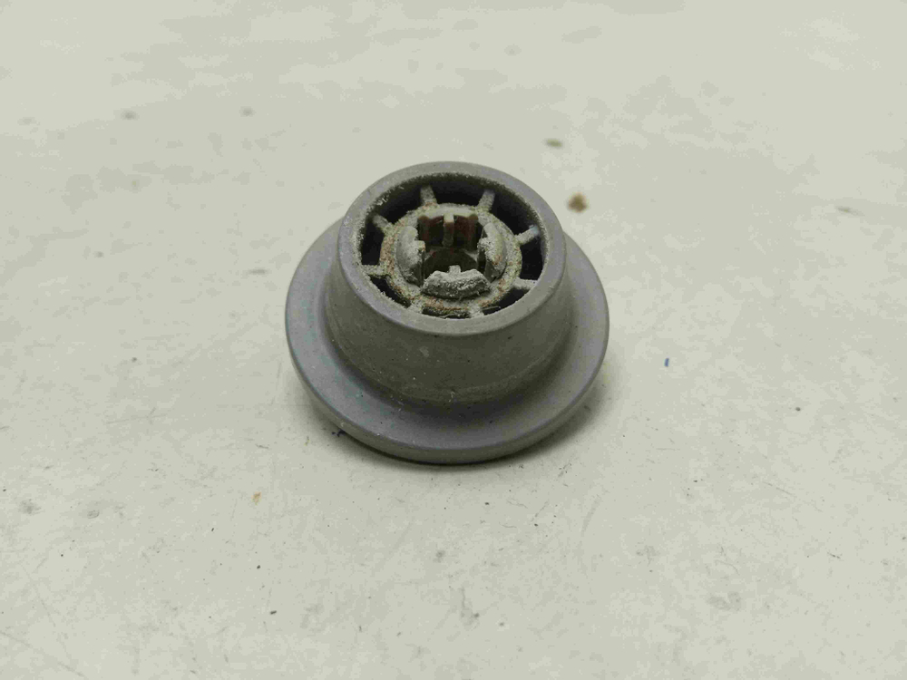 SMV50E30RU/97 ктп24 Ролик нижней корзины для посудомоечной машины Bosch SMV50E30RU/97 б/у