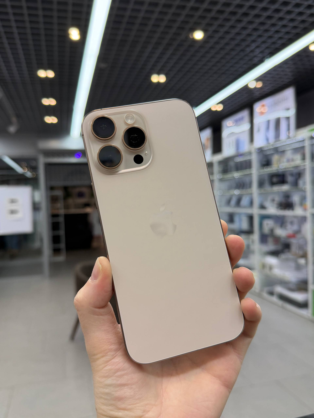 Apple iPhone 16 Pro Max 256Gb Desert Titanium Б/У