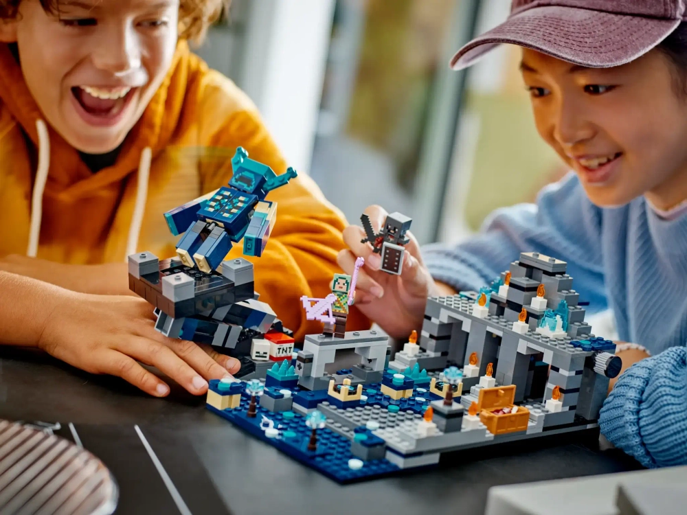Конструктор LEGO Minecraft 21246 Глубокая Темная битва