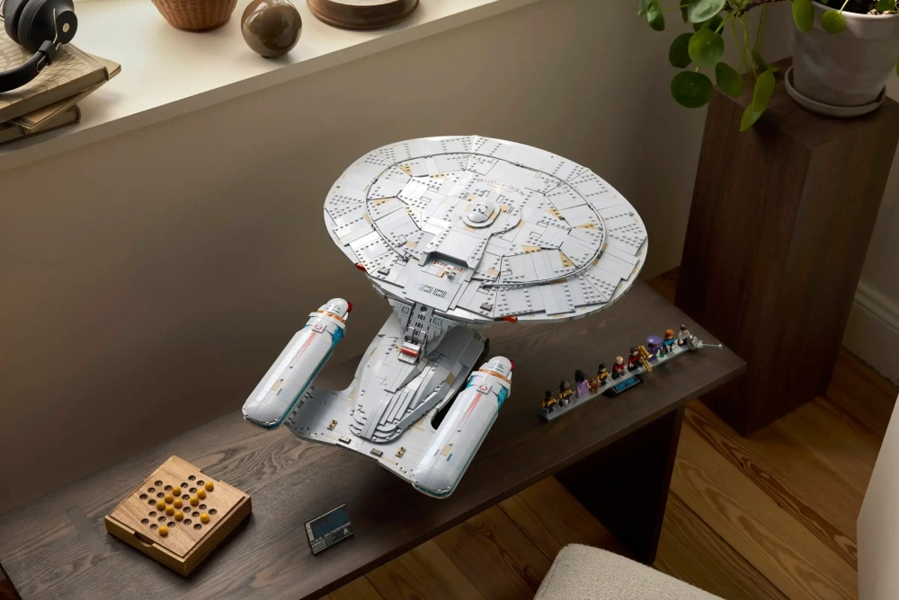 Конструктор LEGO Icons 10356 Star Trek U.S.S. Enterprise NCC-1701-D