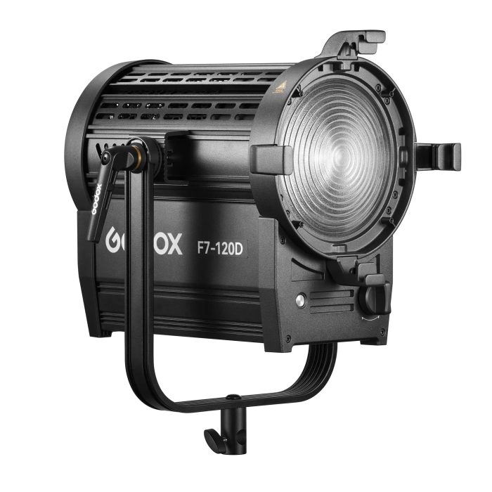 Осветитель светодиодный Godox F7-120D K2 с линзой Френеля