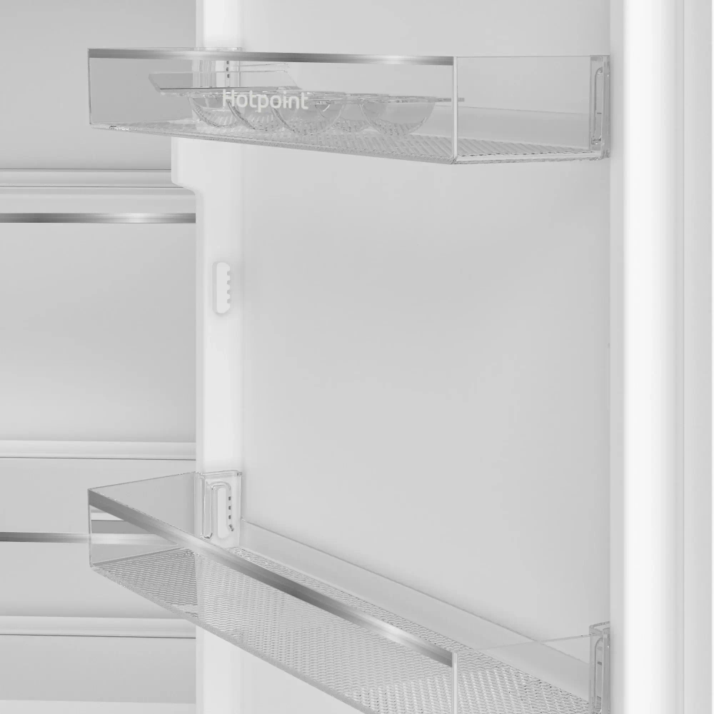 Встраиваемый холодильник Hotpoint HBH 20