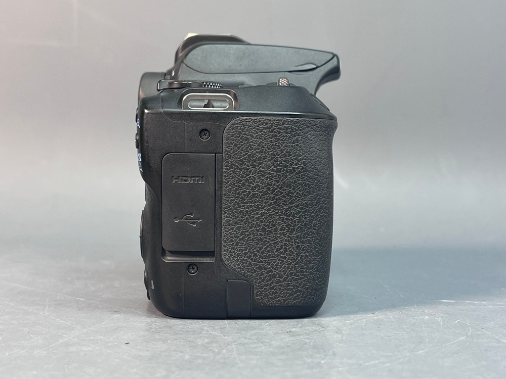 Canon 250D Body 9000 кадров