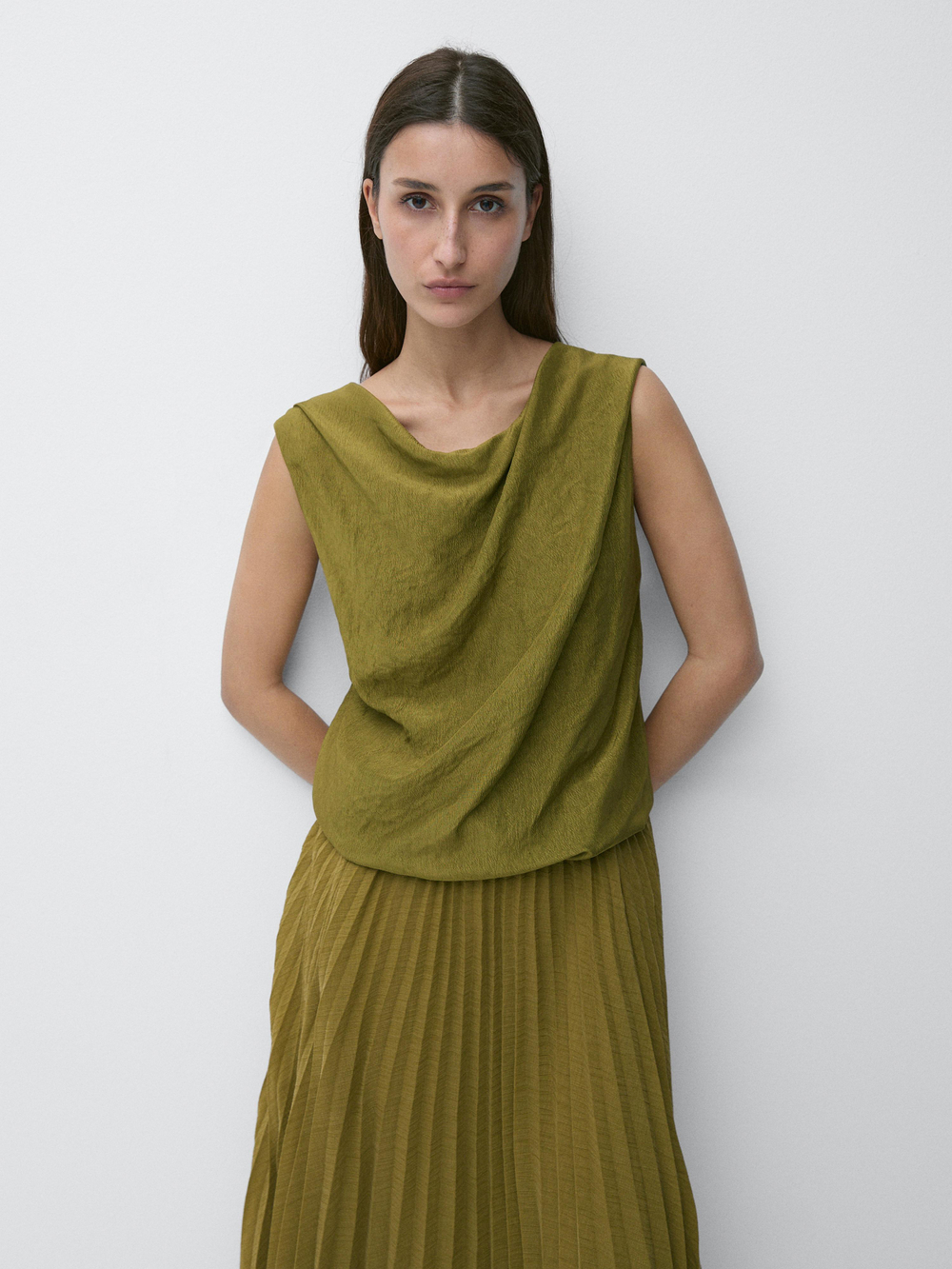Massimo Dutti Длинное плиссированное платье, фисташково-зеленый